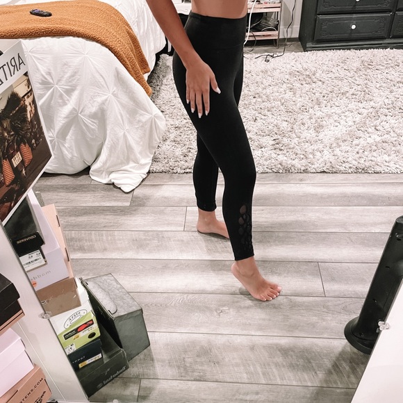 Lululemon Black Tye Mesh Leggings!! - Picture 6 of 11